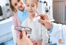 ارتوکراتولوژی چیست؟ و آیا به بهبود بینایی فرزندم کمک می‌کند؟